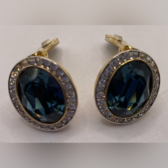 Gorgeous Gold Tone Clip On Earrings with Large Sapphire Blue Faceted Crystal - Picture 10 of 12